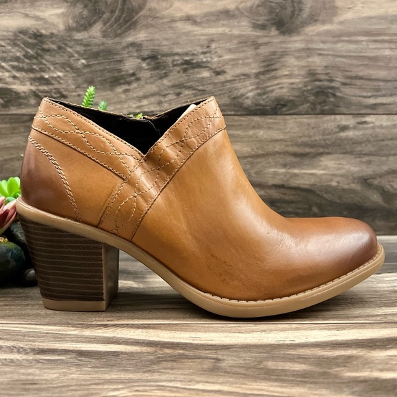 NIB Earth Lina Austin Notched Heeled Low Cut Leather Bootie Camel 9M - Picture 5 of 12